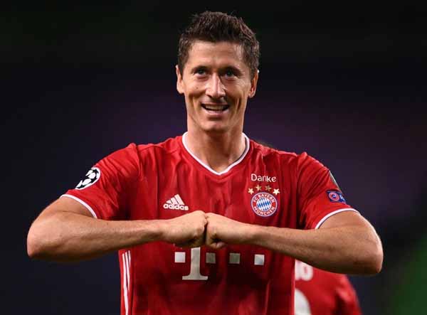 MU bán hàng loạt sao, Lewandowski nhắn Man City