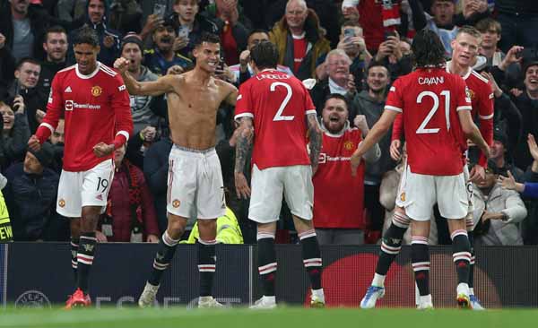 Ronaldo ghi bàn giúp MU đánh bại Villarreal, viết nên kỷ lục vĩ đại