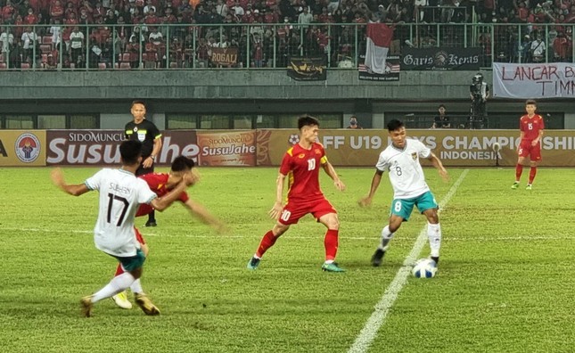 U19 Việt Nam: Đầy quyết tâm, thừa sáng tạo nhưng thiếu thể lực