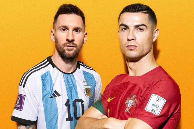 Ronaldo vẫn được sánh vai cùng Messi ở đề cử đội hình tiêu biểu của năm