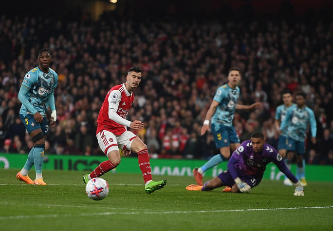 Rượt đuổi tỉ số khó tin, Arsenal hòa thót tim đội chót bảng Southampton