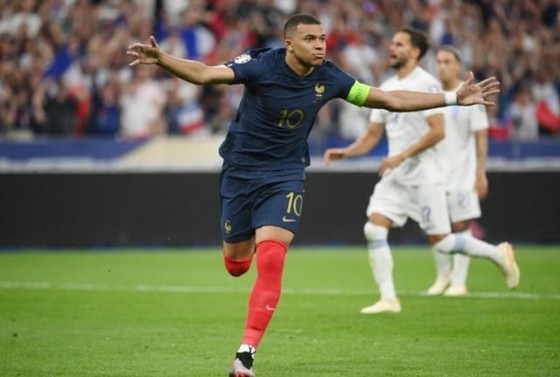 Mbappe làm lu mờ Fontaine, Pháp đánh bại Hy Lạp
