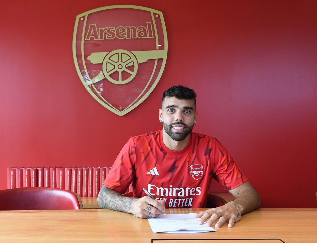 David Raya chính thức gia nhập Arsenal