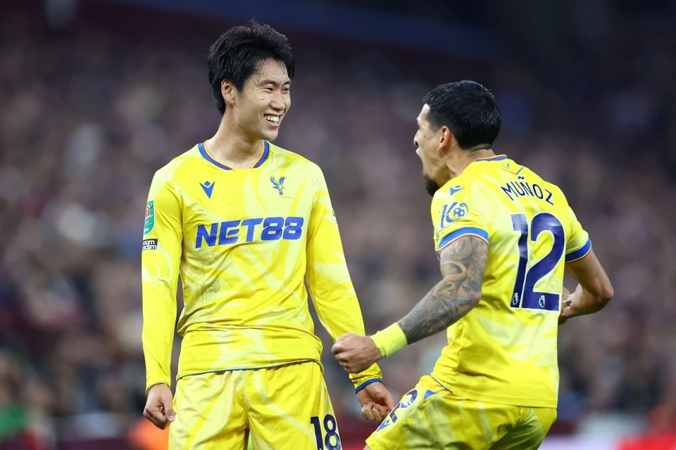 Aston Villa thua sốc trên sân nhà