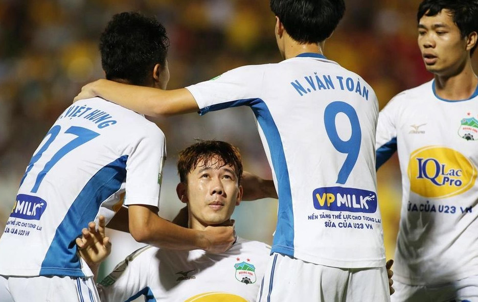 HAGL nợ bầu Đức chức vô địch