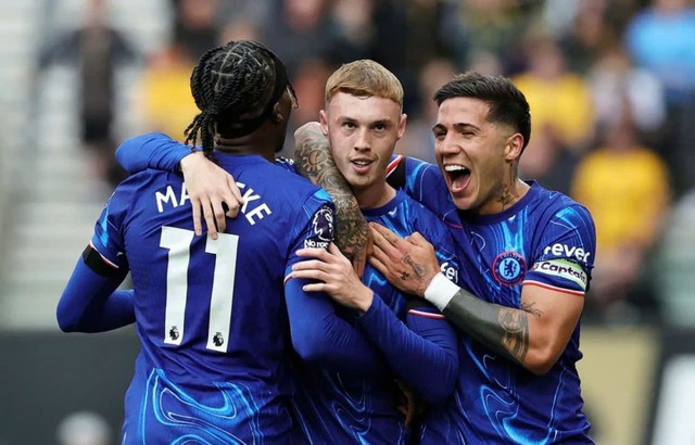 Chelsea đại thắng Wolves, Liverpool tiếp tục bay cao