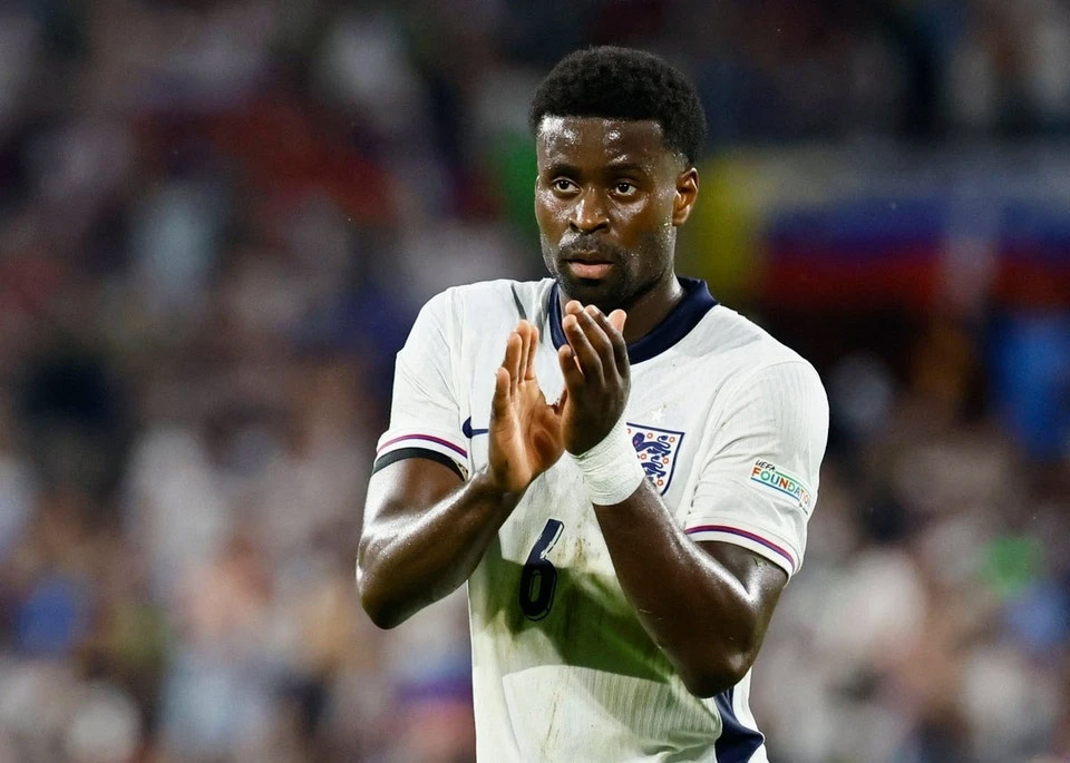 Liverpool sắp sở hữu trung vệ tuyển Anh