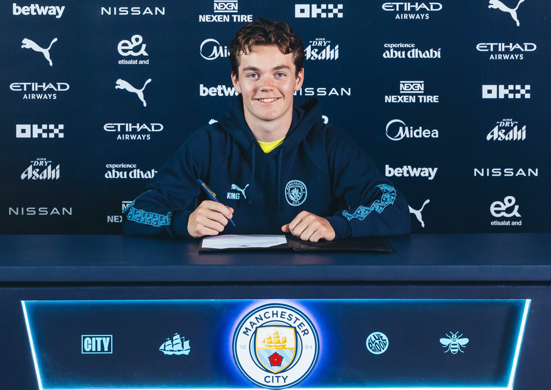 Man City ký hợp đồng với đàn em Haaland