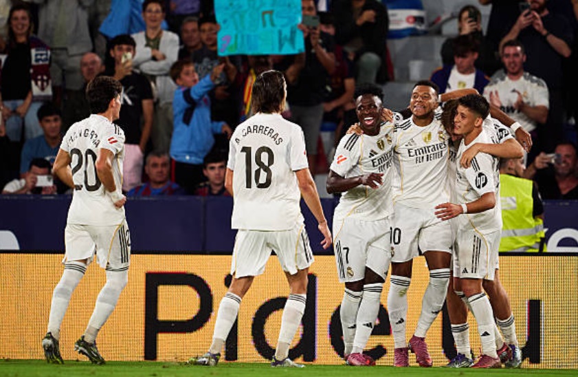 Mbappe lập cú đúp, Real tạo khoảng cách 5 điểm với Barca