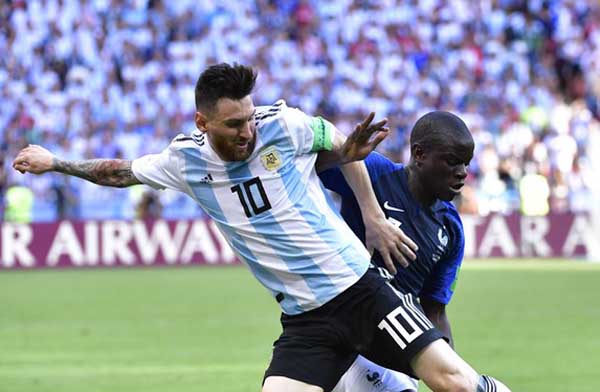 Messi bị loại khỏi đề cử giải Cầu thủ xuất sắc nhất năm của UEFA