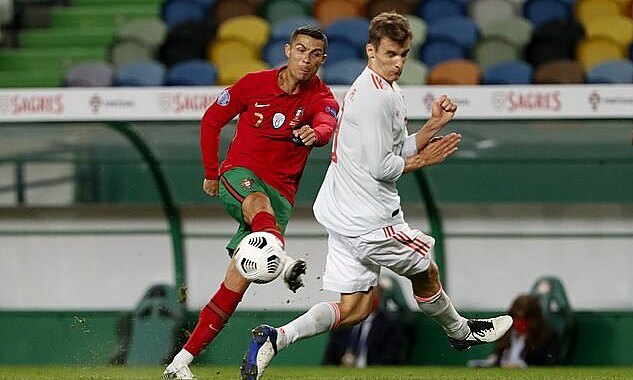 Ronaldo bị chặn chuỗi ghi bàn